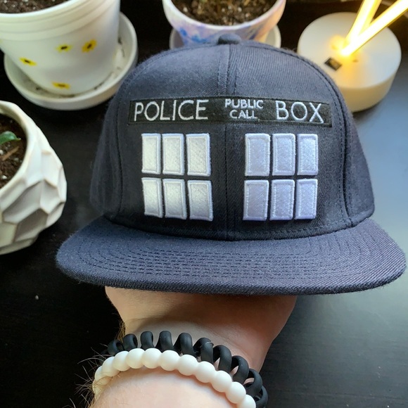 Dr Who Tardis SnapBack - Picture 1 of 3